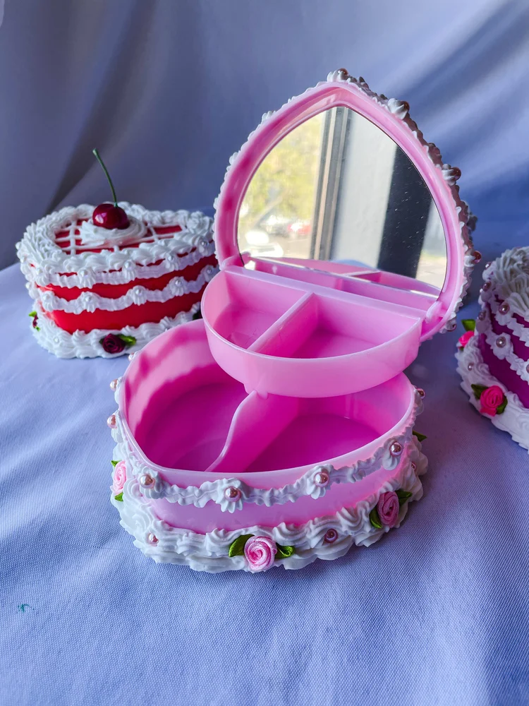 Valentine's Fake Cake Decorating Workshop at ArtUs Co in north